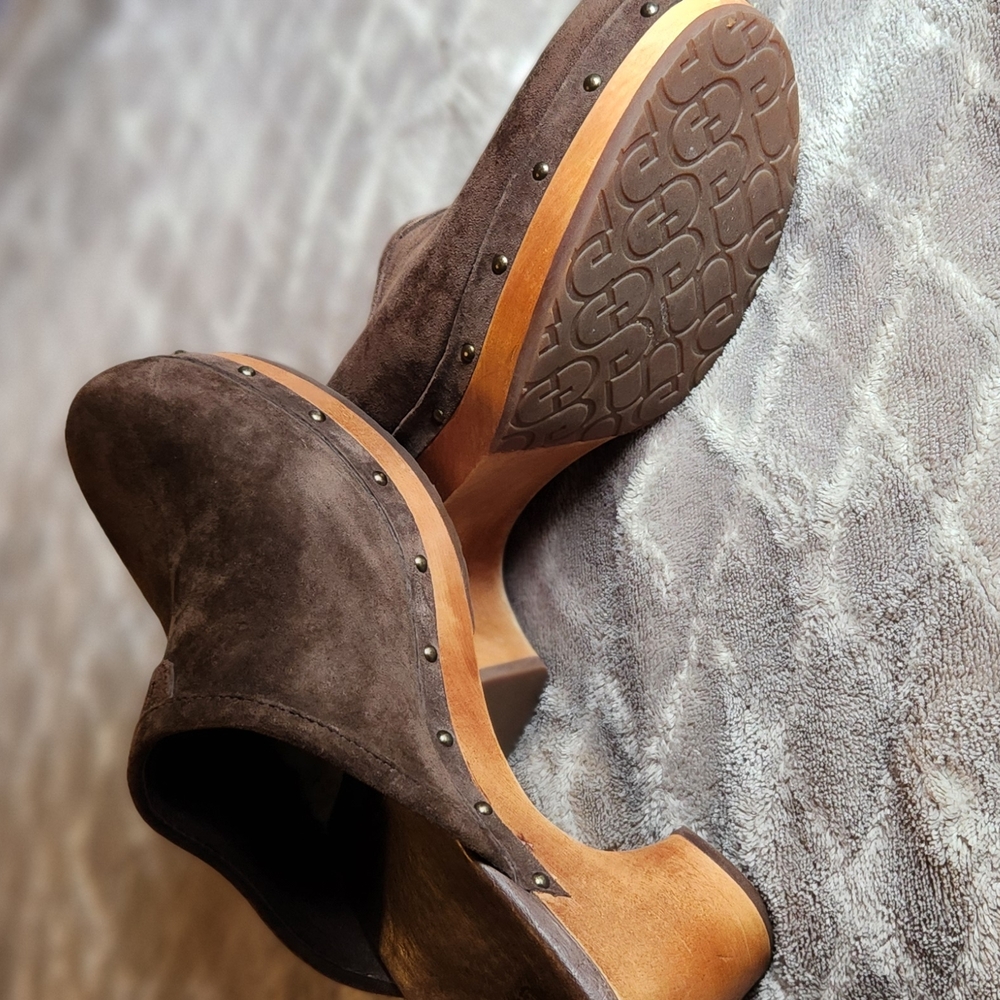 UGG Brown Suede Mules with Textured Sole